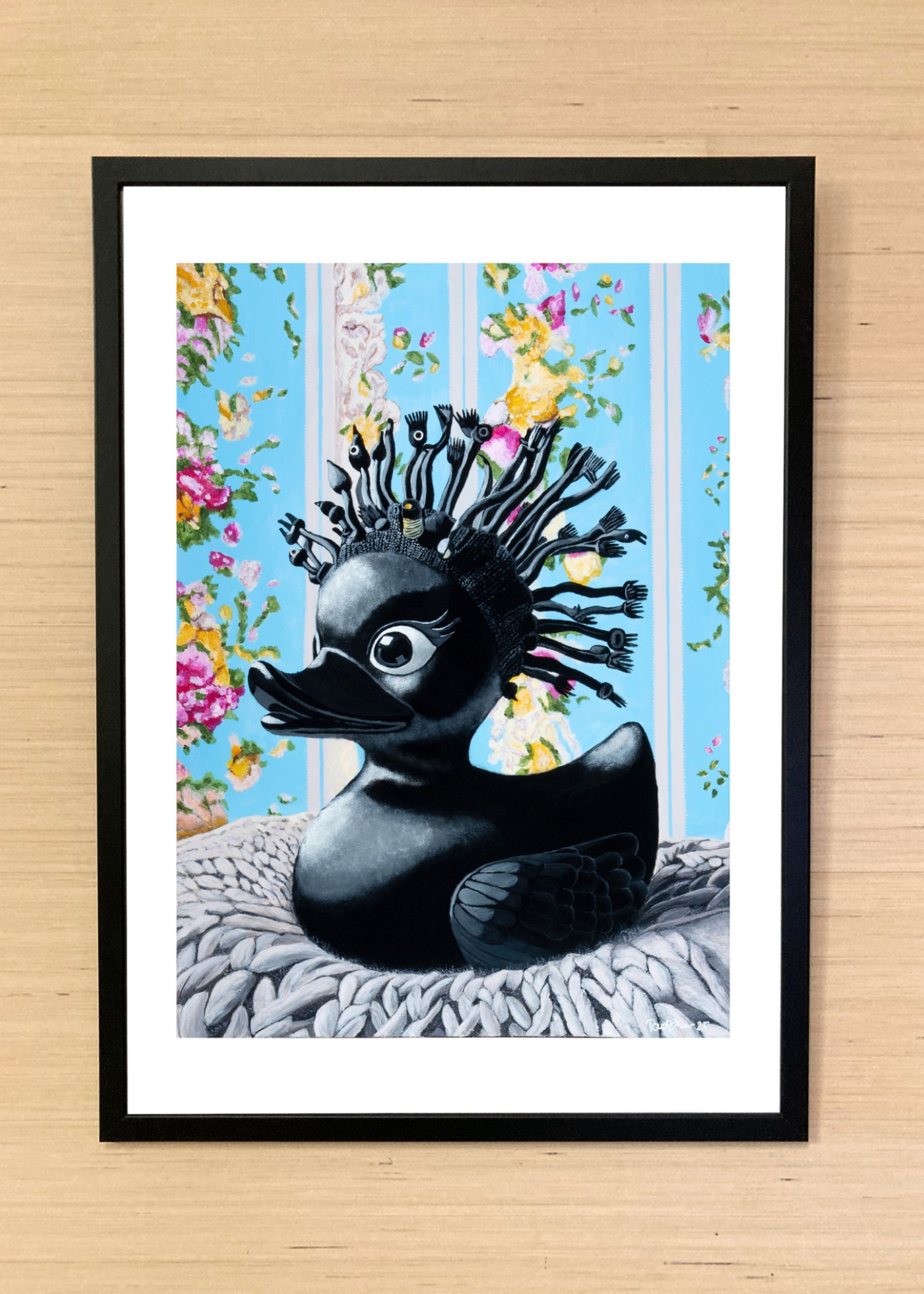 Imagiarium-juliste Mette, jossa musta kumiankkahahmo yhdistyy pehmeään sommitteluun ja erikoiseen, orgaaniseen päähineeseen.