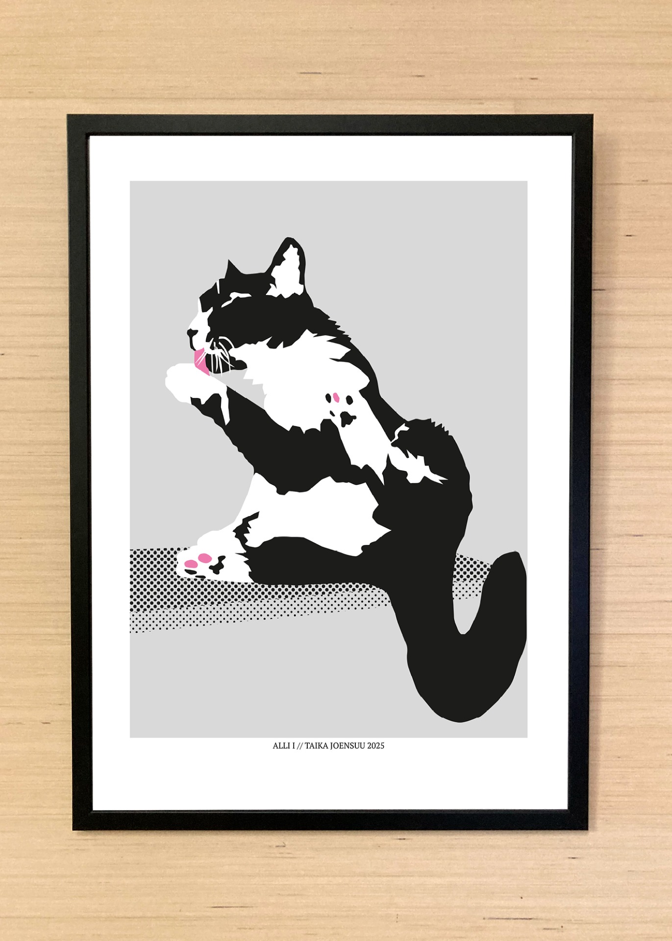 Kissan hetkiä-juliste, jossa mustavalkoinen kissa pesee tassua.