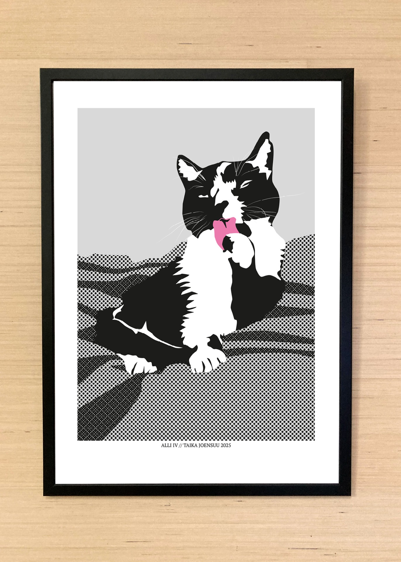 Kissan hetkiä-juliste, jossa mustavalkoinen kissa pesee tassuaan.