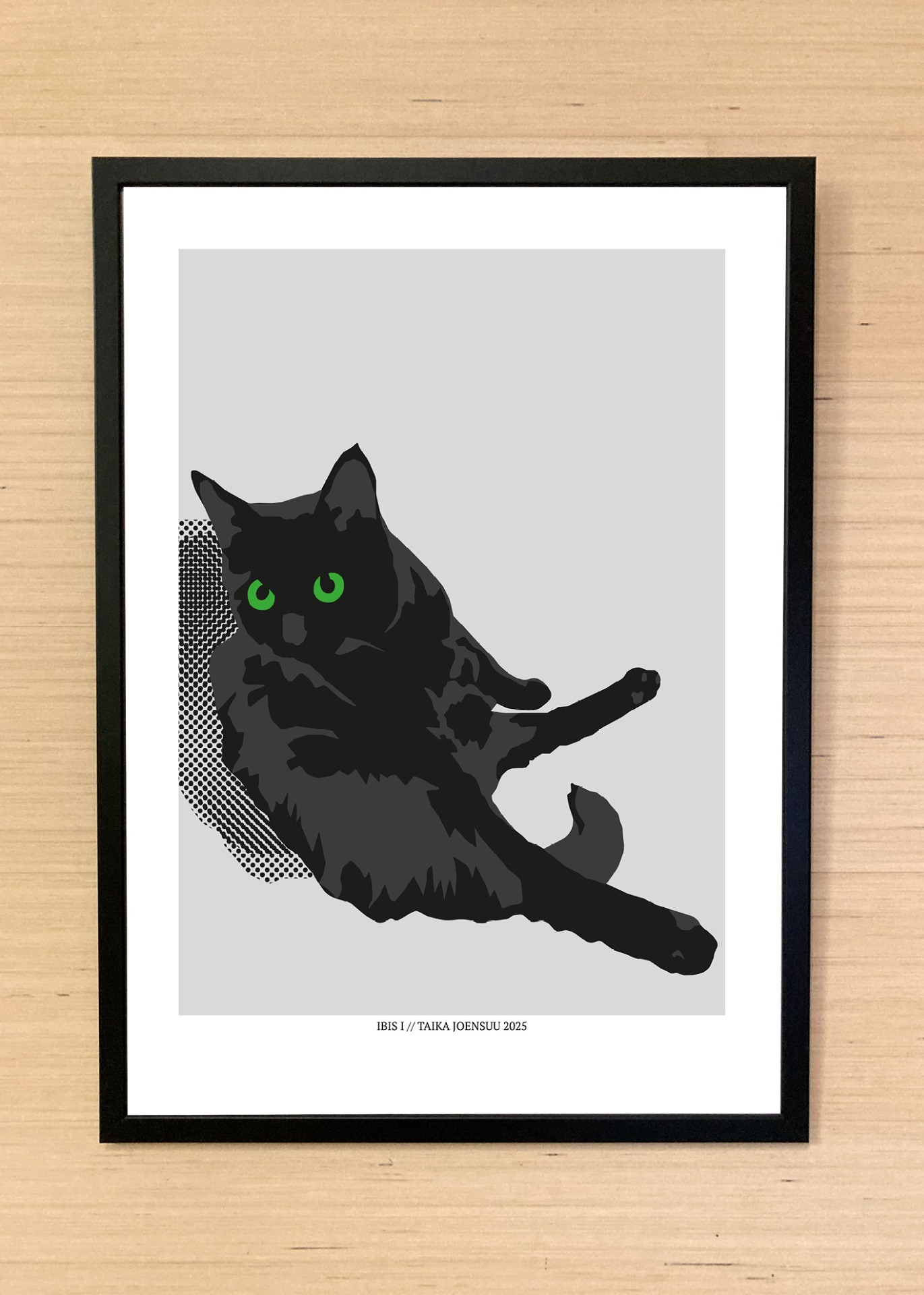 Kissan hetkiä-juliste, jossa musta kissa nojaa rennosti taaksepäin puoliksi istuvassa asennossa.