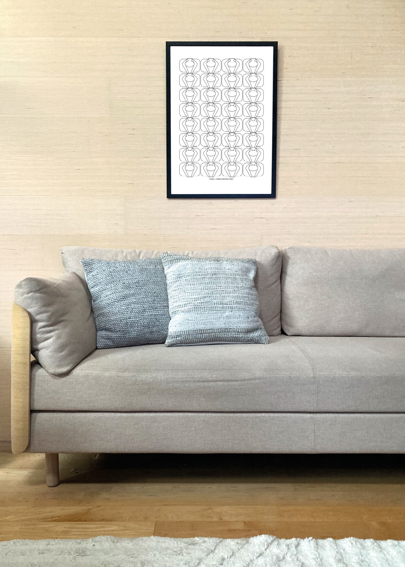 Kissan hetkiä-juliste Logo 50x70cm seinällä. Juliste myydään ilman kehystä.